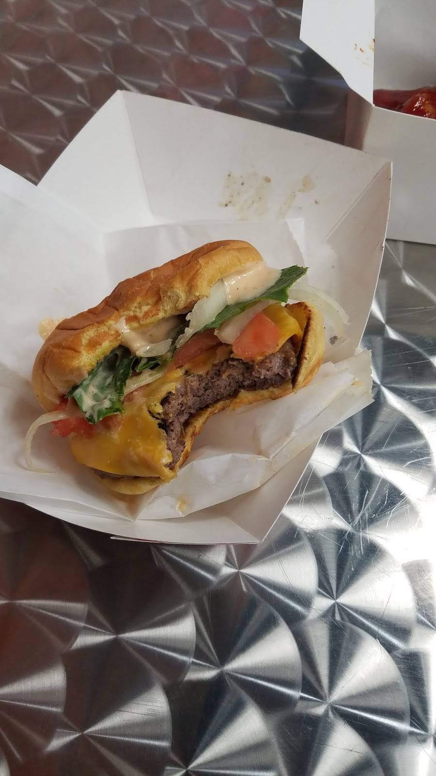 Burger Haven | restaurant | 979 Hempstead Turnpike, Franklin Square, NY 11010, USA | 5162332612 OR +1 516-233-2612