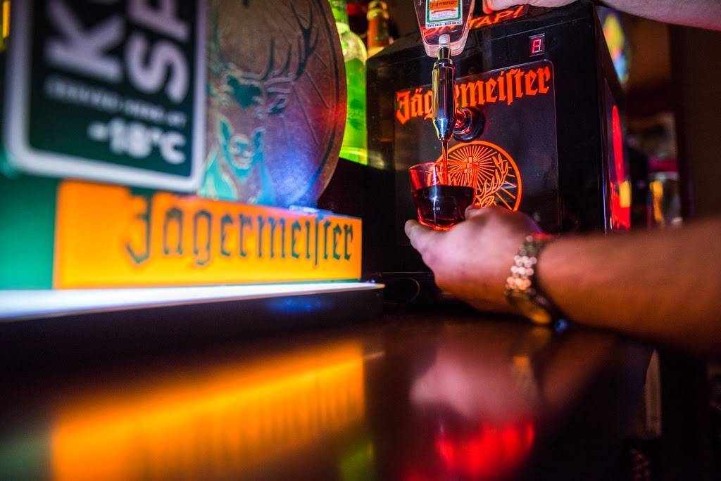 Madonnas Bar & Grill | restaurant | 11 E 7th St, Cincinnati, OH 45202, USA | 5136218838 OR +1 513-621-8838