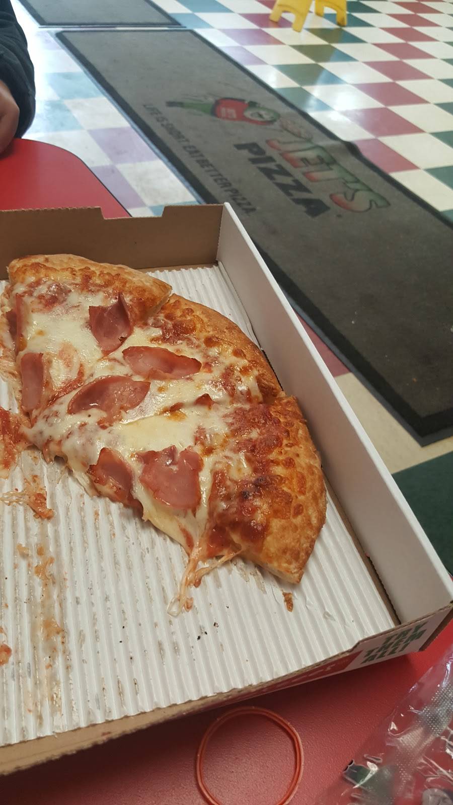 Jets Pizza | meal delivery | 2500 Bardstown Rd, Louisville, KY 40205, USA | 5024585387 OR +1 502-458-5387