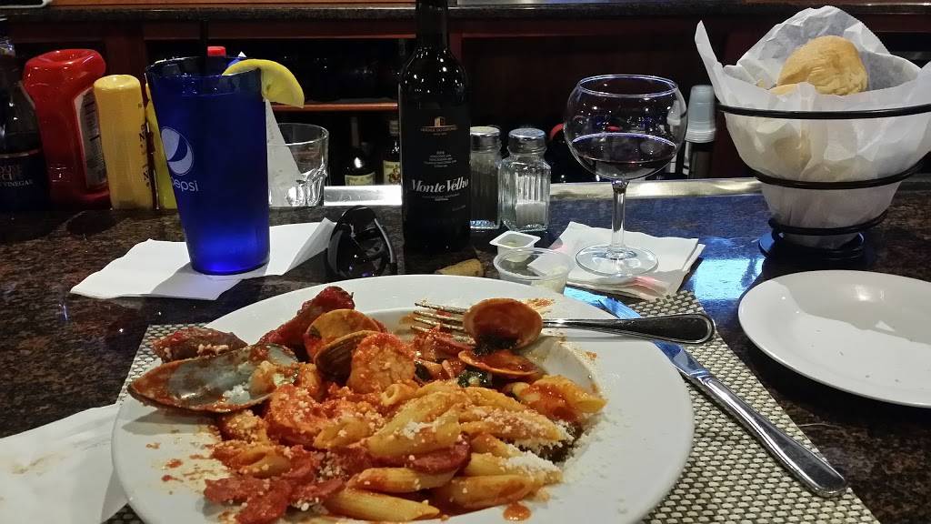 Top Shelf Bar & Grill | restaurant | 1825 Acushnet Ave, New Bedford, MA 02746, USA | 7742022071 OR +1 774-202-2071