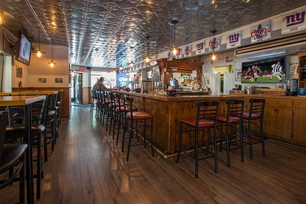 Dinos Bar and Grill | restaurant | 1466 River Rd, Edgewater, NJ 07020, USA | 2012246992 OR +1 201-224-6992