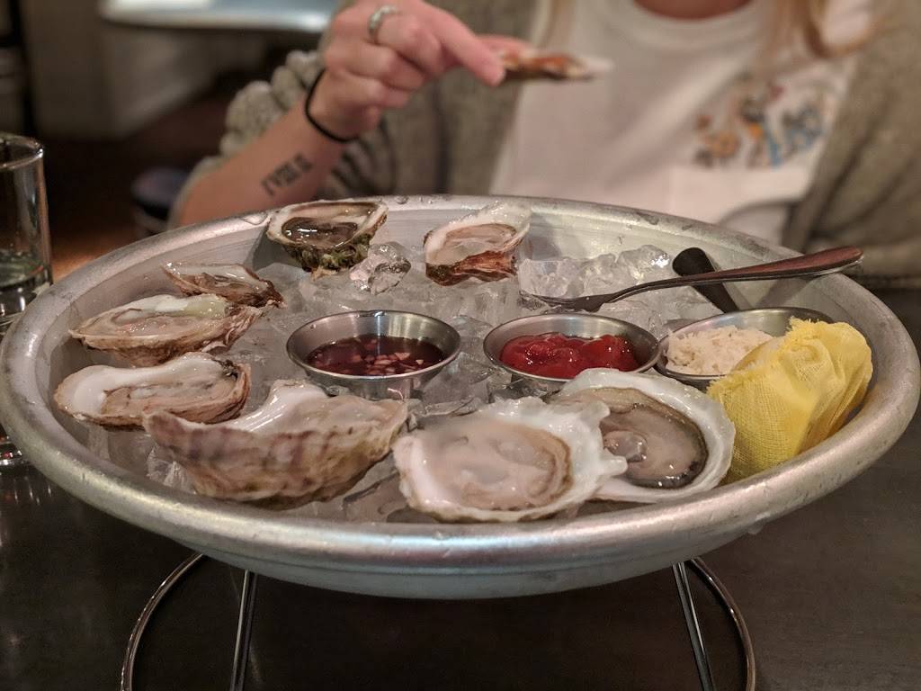 Oak & Oyster | restaurant | 724 N Milwaukee St, Milwaukee, WI 53202, USA | 4143237434 OR +1 414-323-7434