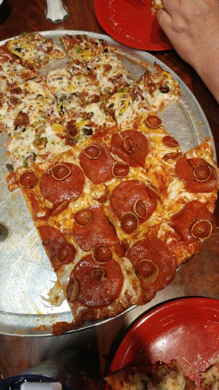 Giovannis Pizza | restaurant | 513 E Emmitt Ave, Waverly, OH 45690, USA | 7409474467 OR +1 740-947-4467