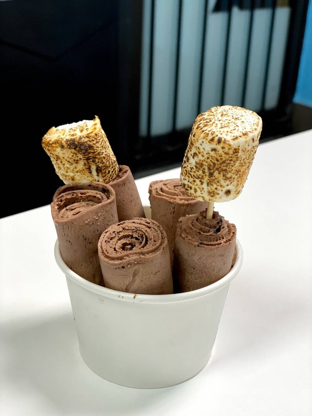 Iceberg Rolls | restaurant | 5946 W 16th Ave, Hialeah, FL 33012, USA | 3058469933 OR +1 305-846-9933