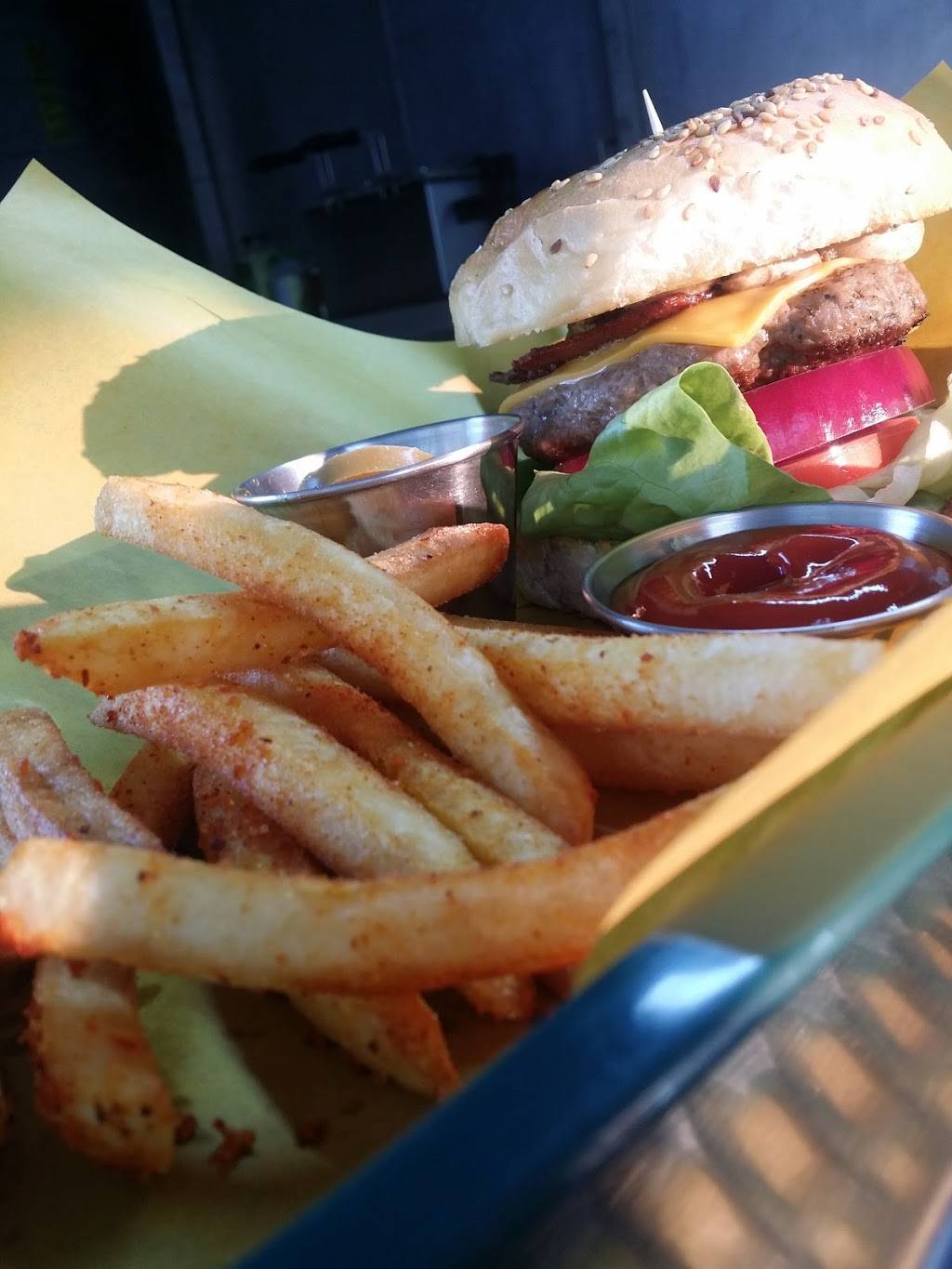 Munch Truck | restaurant | Calle Tecate, Río Tijuana 3a. Etapa, Libramiento, 22226 Tijuana, B.C., Mexico | 016641685052 OR +52 664 168 5052