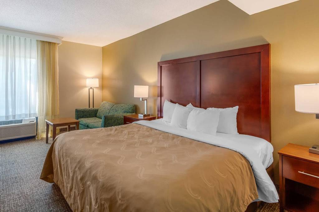Quality Inn & Suites Olde Town | restaurant | 347 Effingham St, Portsmouth, VA 23704, USA | 7573977788 OR +1 757-397-7788