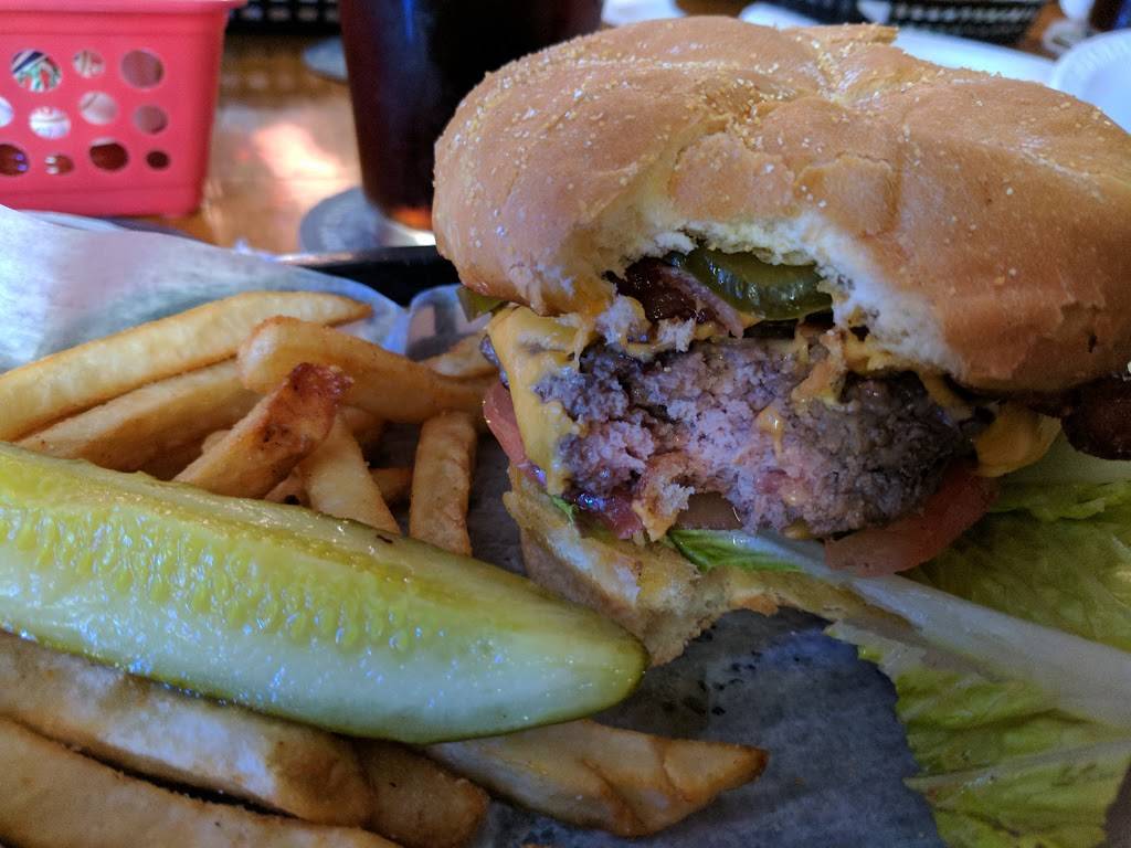 Shuckers | restaurant | 408 SW 16th St, Ocala, FL 34471, USA | 3522820592 OR +1 352-282-0592