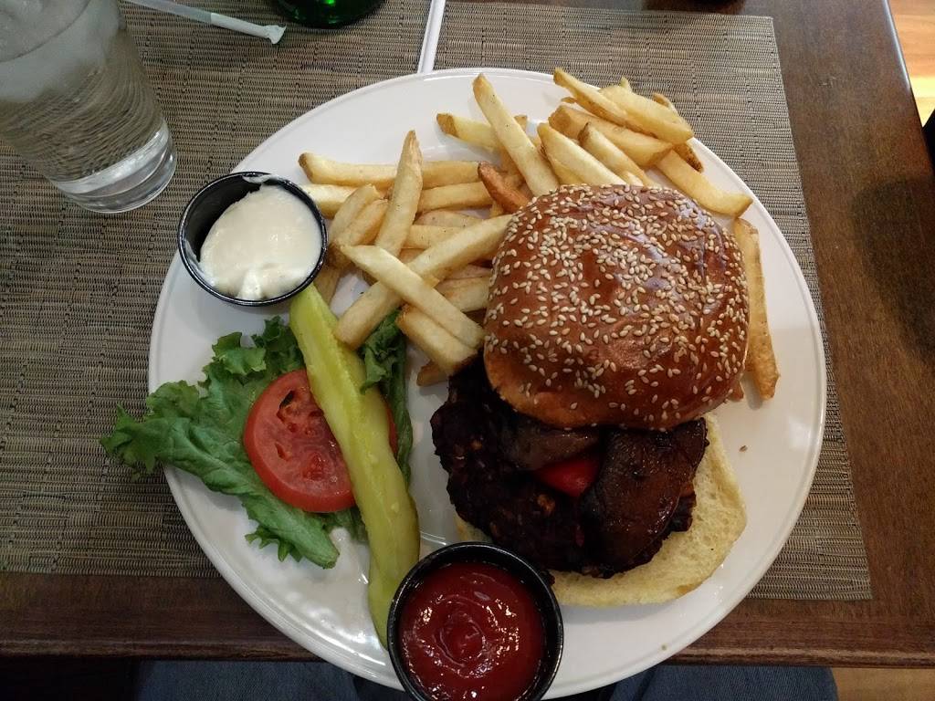 Palm | restaurant | Central Terminal Area, Jamaica, NY 11430, USA | 7187514798 OR +1 718-751-4798