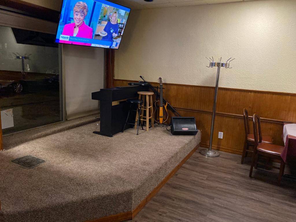 Leontinos Brick Oven | restaurant | 1581 Capitol Ave, Bridgeport, CT 06604, USA | 2037141700 OR +1 203-714-1700