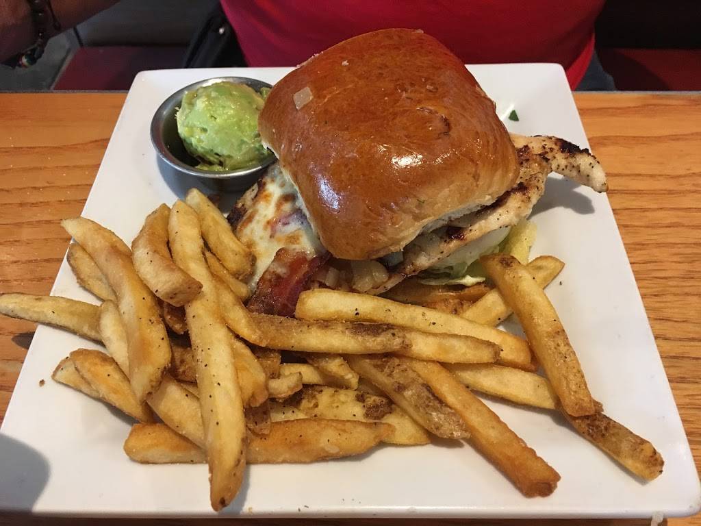 Chilis Grill & Bar | meal takeaway | 1004 FL-19, Palatka, FL 32177, USA | 3863284646 OR +1 386-328-4646