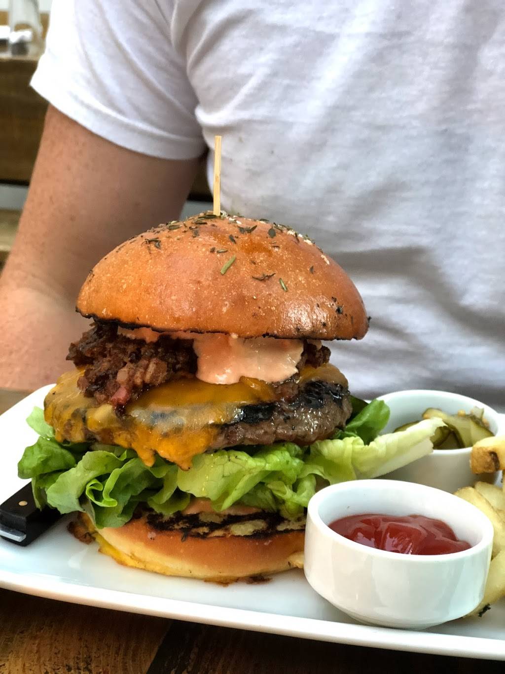 Smithy Kitchen + Bar | restaurant | 7 E Anapamu St, Santa Barbara, CA 93101, USA | 8058457112 OR +1 805-845-7112