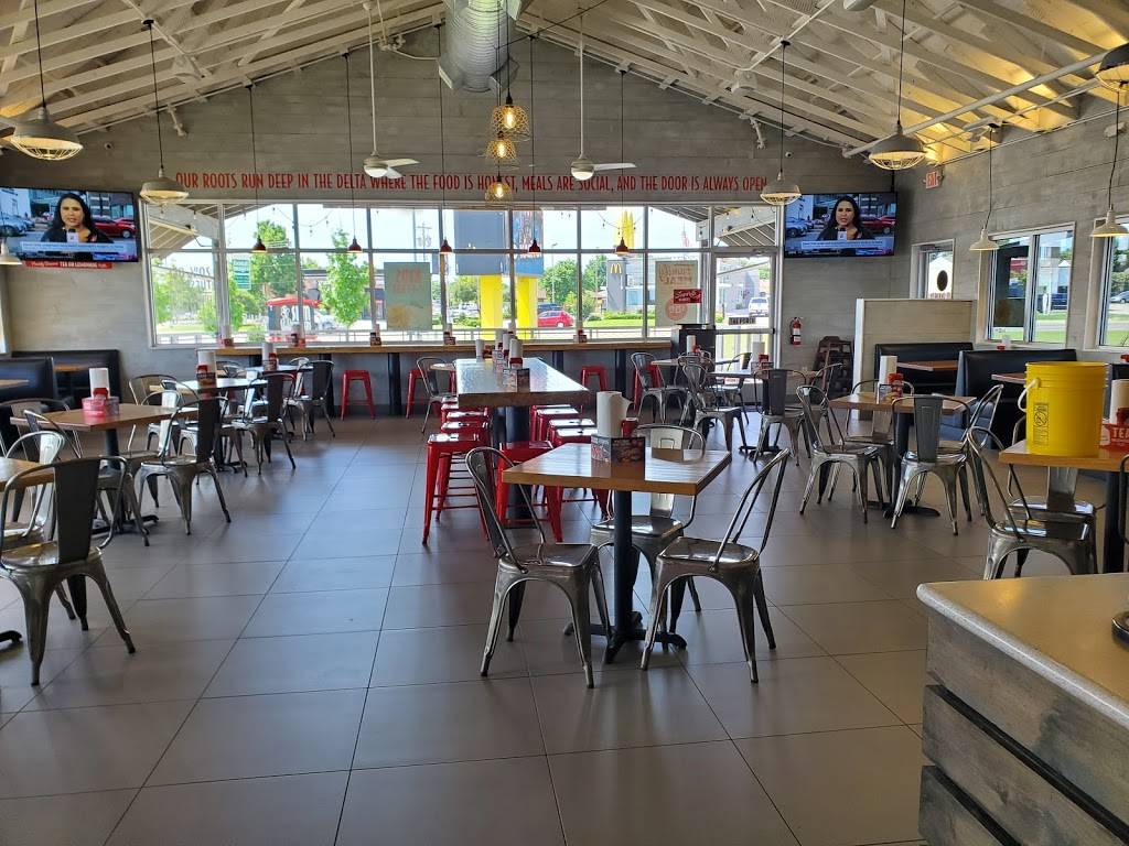 Slim Chickens | restaurant | 5841 Northwest Expy, Warr Acres, OK 73132, USA | 4054707179 OR +1 405-470-7179