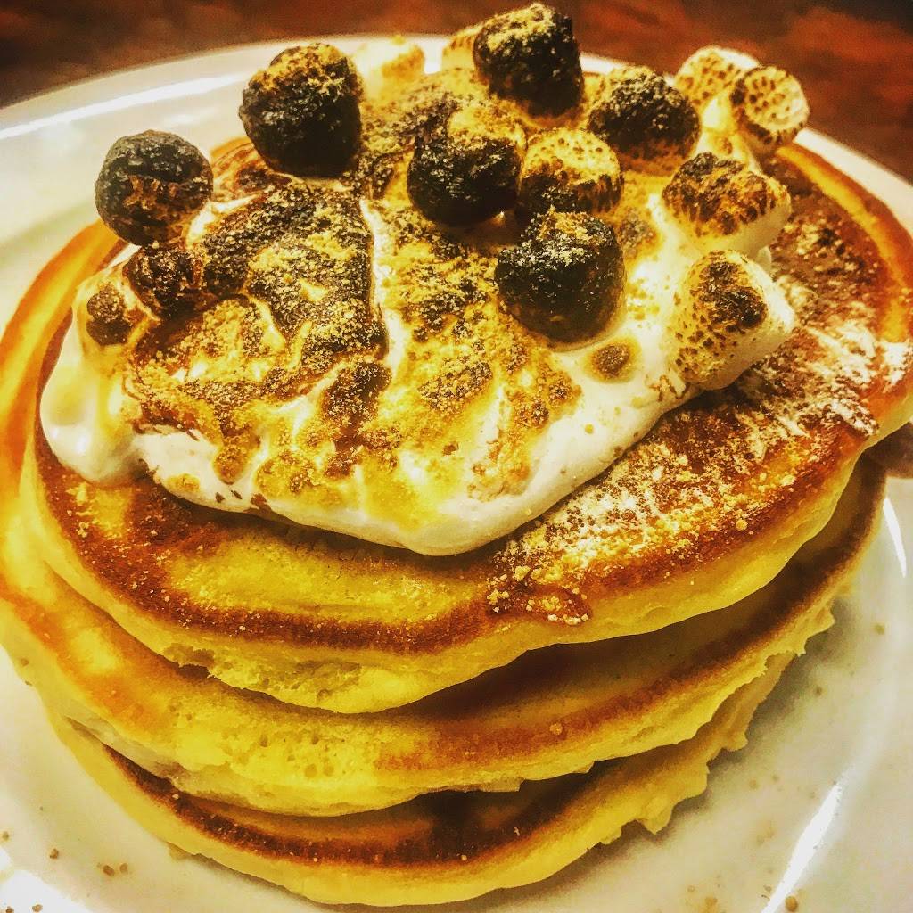 Breezy Corners Hamilton | restaurant | 1145 Main St E, Hamilton, ON L8M 1P3, Canada | 9055453924 OR +1 905-545-3924