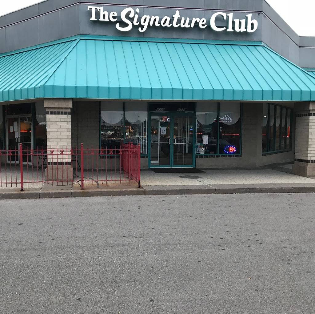 The Signature Club | restaurant | 9002 Overland Plaza, Overland, MO 63114, USA | 3142228966 OR +1 314-222-8966