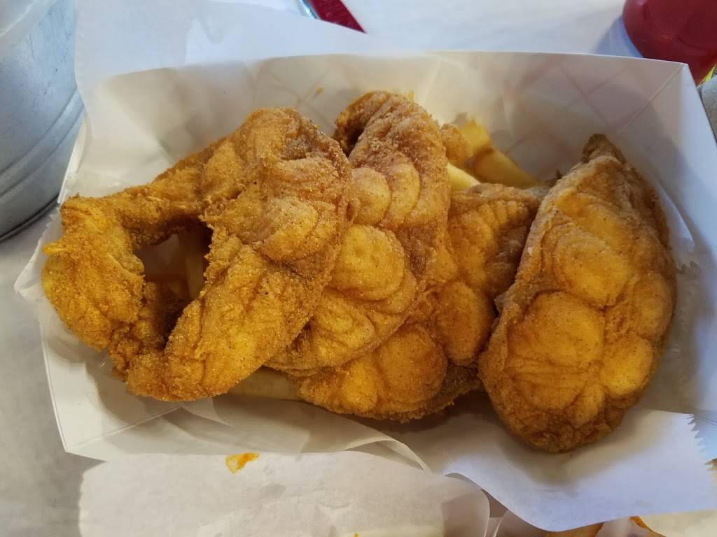 Two Fish | restaurant | 641 E 47th St, Chicago, IL 60653, USA | 7738558845 OR +1 773-855-8845