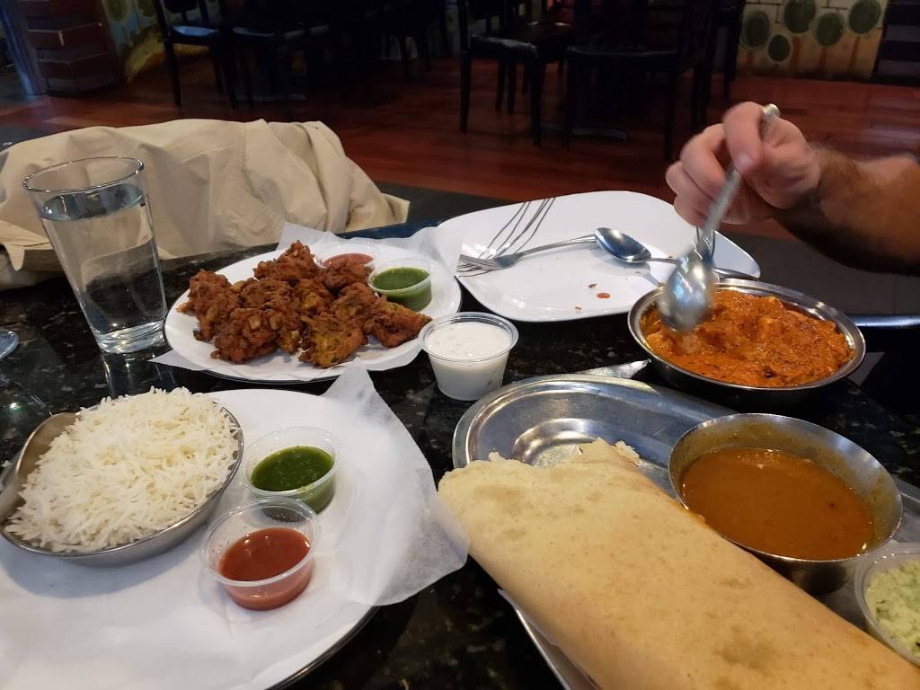 Uru-Swati | restaurant | 2629 W Devon Ave, Chicago, IL 60659, USA | 7733811010 OR +1 773-381-1010