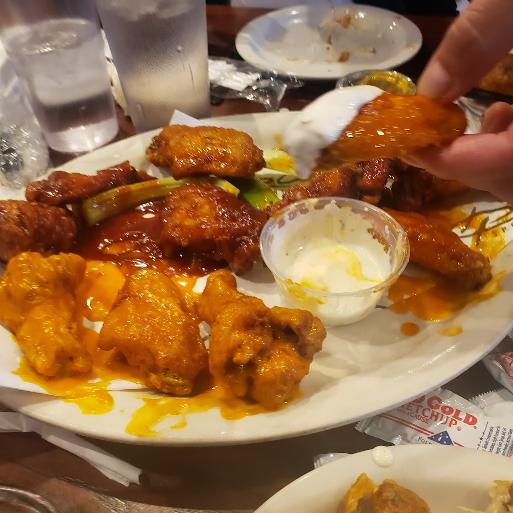 Output wings | restaurant | 1758 W Grand Ave, Chicago, IL 60622, USA | 3129292515 OR +1 312-929-2515