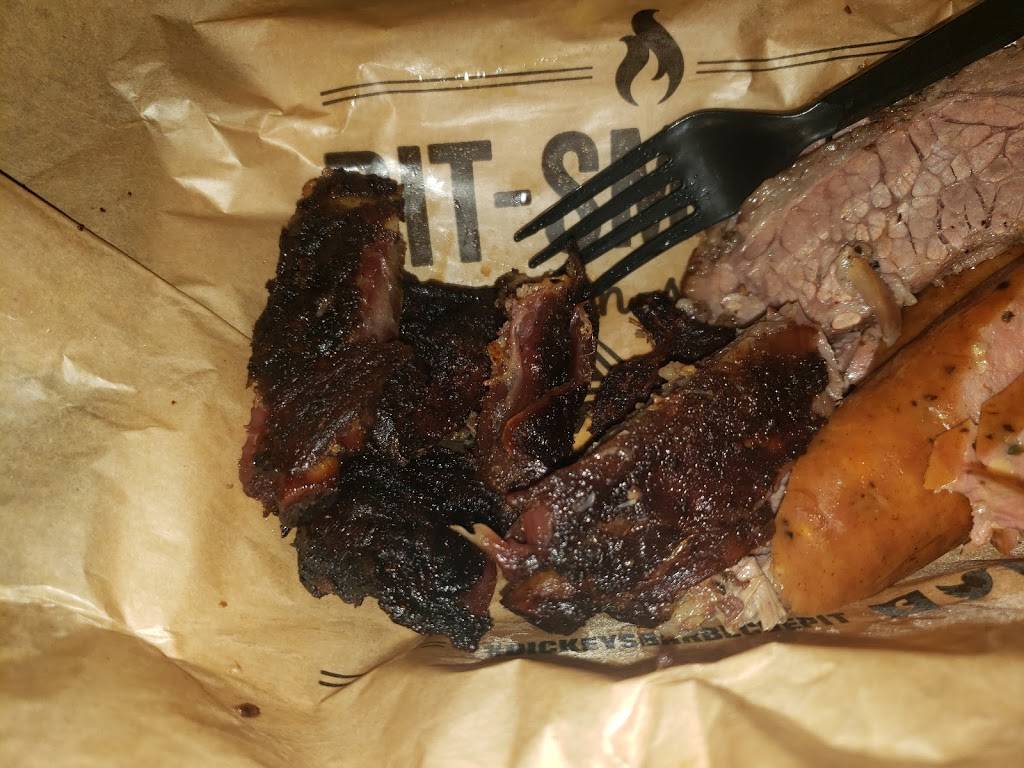 Dickeys Barbecue Pit | restaurant | 972 F Admiral Callaghan Ln, Vallejo, CA 94591, USA | 7075563255 OR +1 707-556-3255