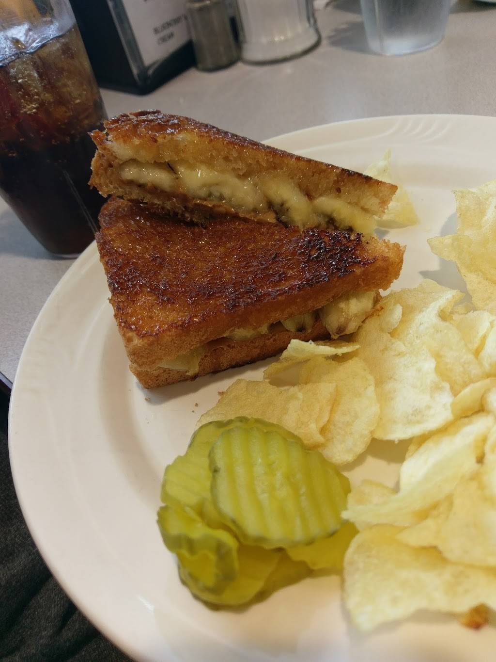 Kennys Oak Grill | restaurant | 307 Oakland Ave W, Austin, MN 55912, USA | 5074374135 OR +1 507-437-4135