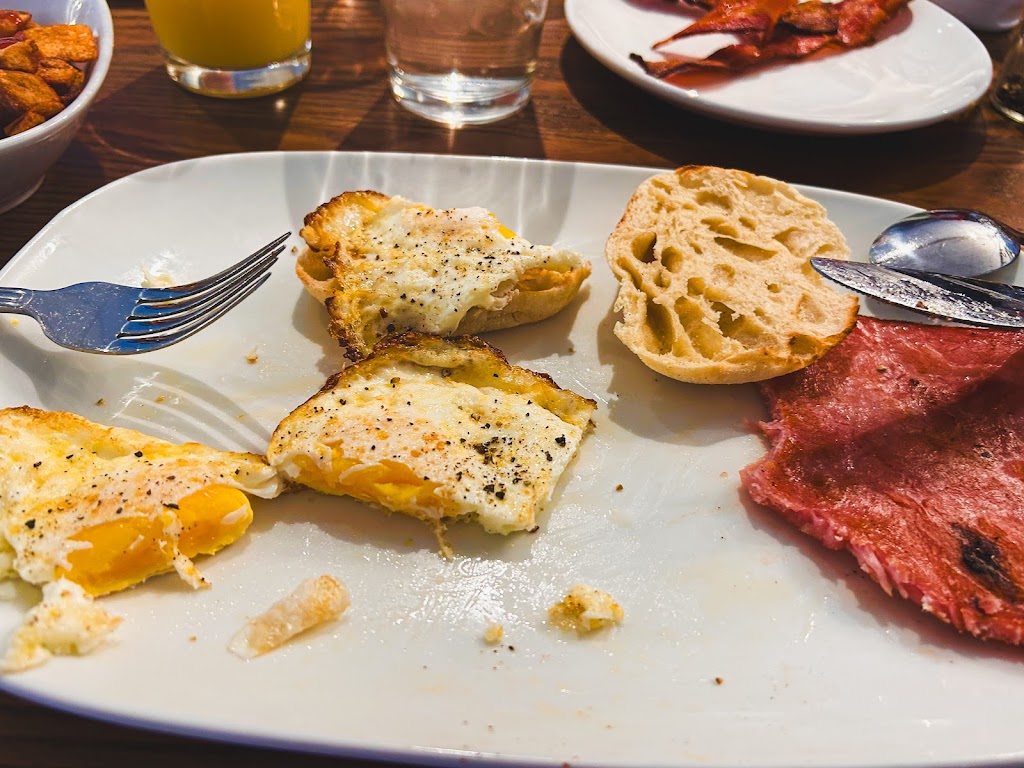 Another Broken Egg Cafe | cafe | 5863 N Mesa St, El Paso, TX 79912, USA | 9152617551 OR +1 915-261-7551