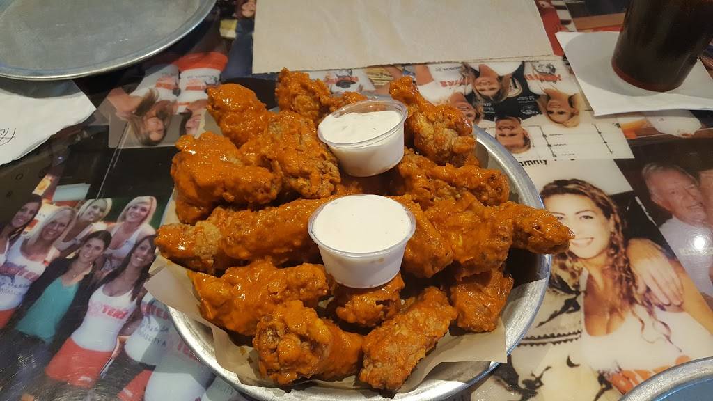 Hooters | restaurant | 4120 Dutchmans Ln, Louisville, KY 40207, USA | 5028957100 OR +1 502-895-7100