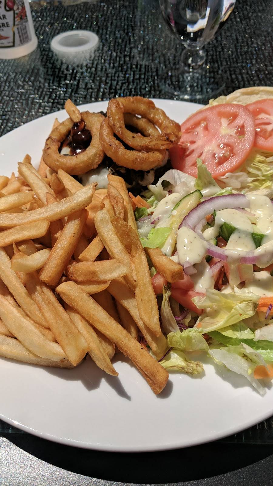 Flamingo Restaurant | restaurant | 435 OBrien Rd, Renfrew, ON K7V 3Z3, Canada | 6134324959 OR +1 613-432-4959