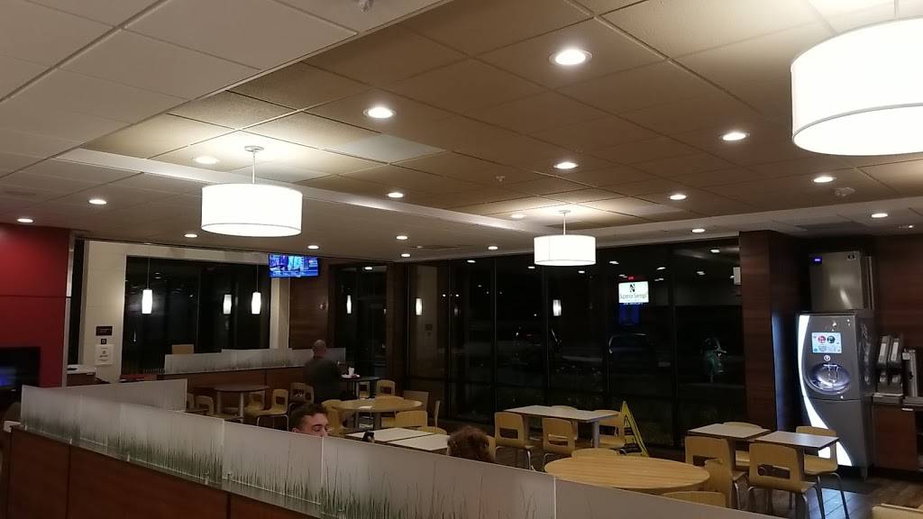 Wendys | restaurant | 1801 Lincoln Way E, Massillon, OH 44646, USA | 3308332645 OR +1 330-833-2645