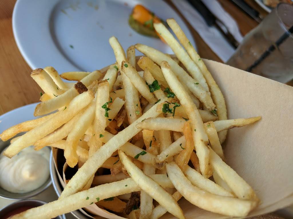 Simmzys | restaurant | 5271 E 2nd St, Long Beach, CA 90803, USA | 5624395590 OR +1 562-439-5590