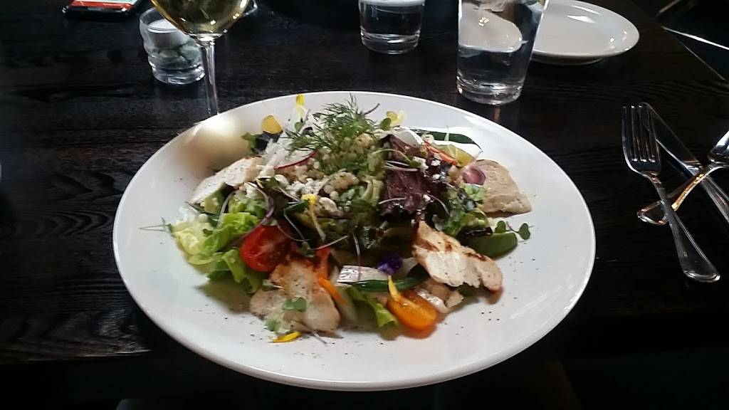 Brushi Bistro & Bar | restaurant | 721 N 132nd St, Omaha, NE 68154, USA | 4028846878 OR +1 402-884-6878