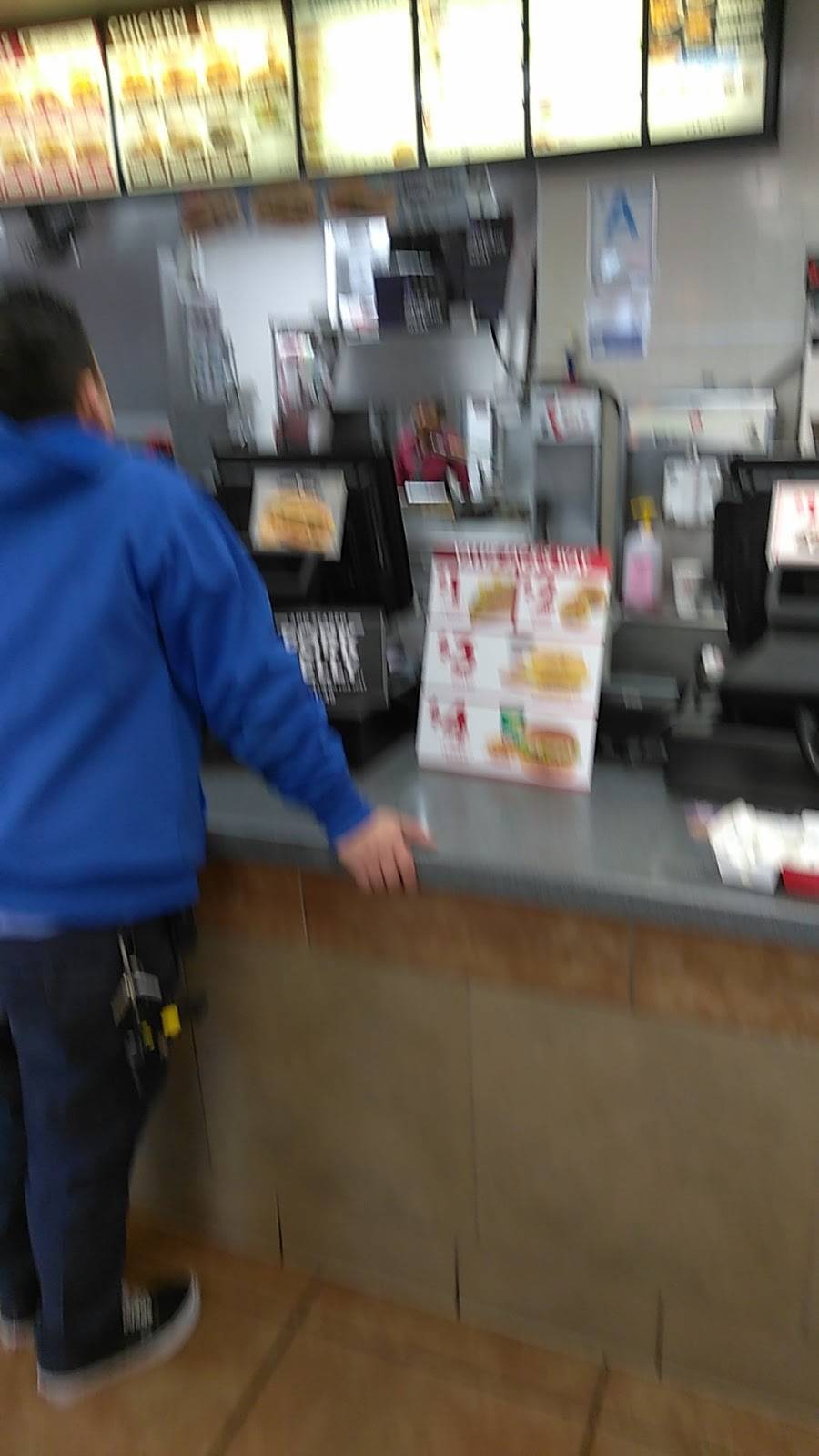 Jack in the Box | restaurant | 22730 Victory Blvd, Woodland Hills, CA 91367, USA | 8187150550 OR +1 818-715-0550