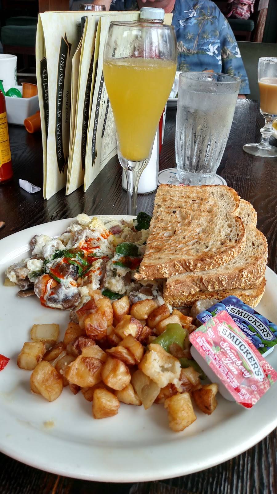 Hennesseys Tavern | restaurant | 8 Pier Ave, Hermosa Beach, CA 90254, USA | 3103725759 OR +1 310-372-5759