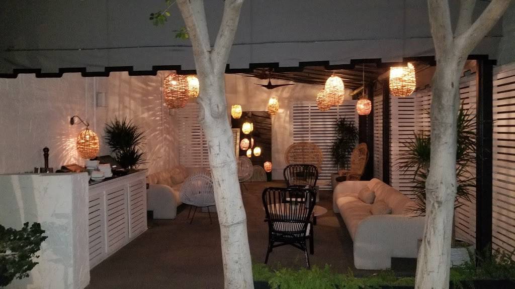 Chi Chi | restaurant | 415 S Belardo Rd, Palm Springs, CA 92262, USA | 7603183005 OR +1 760-318-3005