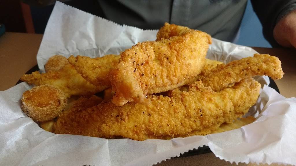 Pawpaws Catfish Kitchen | restaurant | 2760 Wears Valley Rd, Sevierville, TN 37862, USA | 8654464978 OR +1 865-446-4978