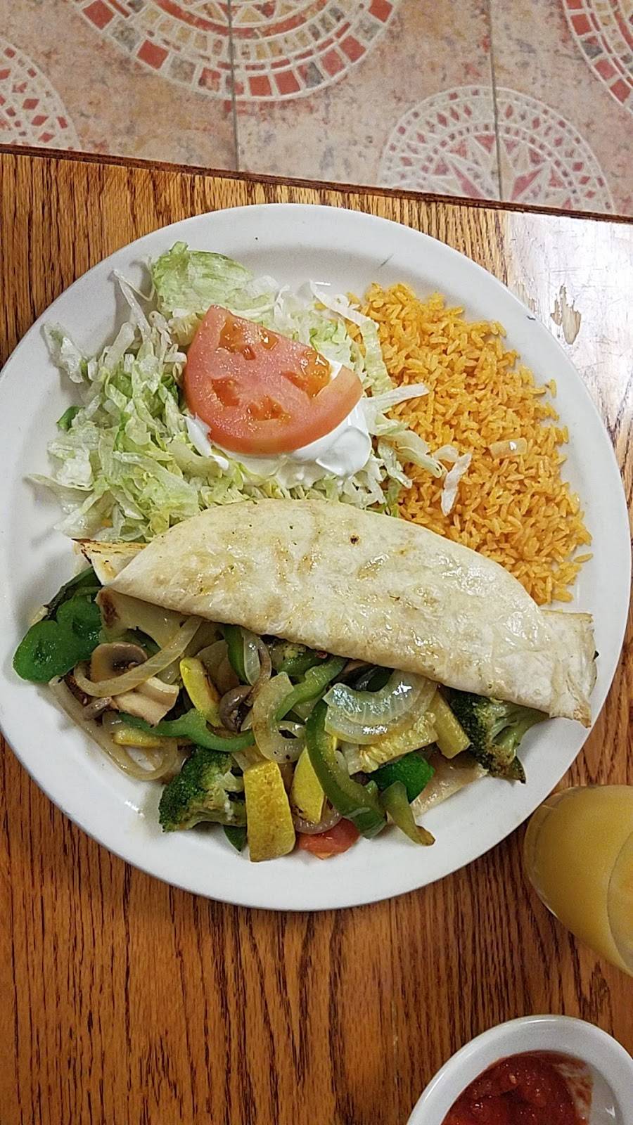 El Cazador | restaurant | 405 Main St, Gretna, VA 24557, USA | 4346562355 OR +1 434-656-2355