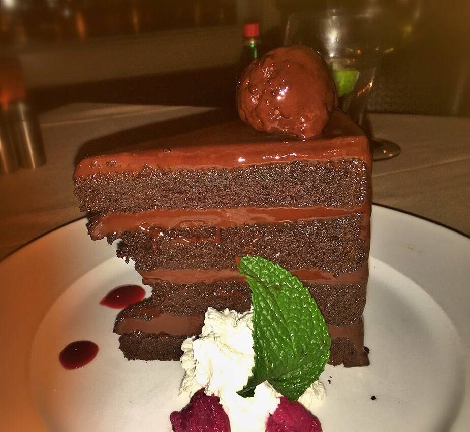 Queensview Steakhouse | restaurant | 435 Shoreline Village Dr, Long Beach, CA 90802, USA | 5624326500 OR +1 562-432-6500