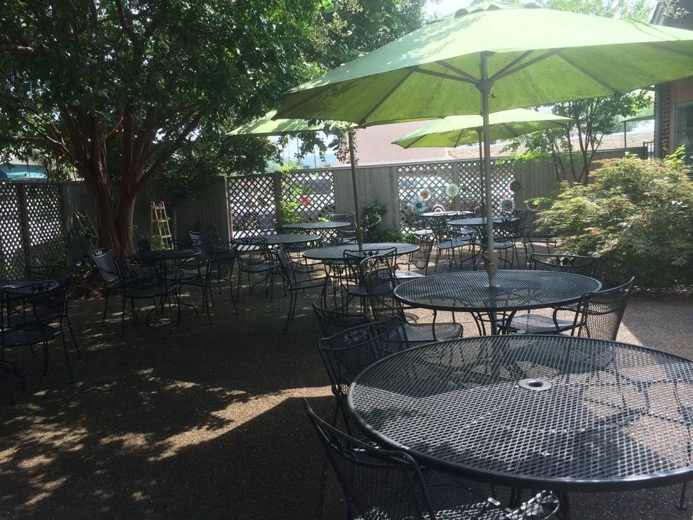 Lyns Gracious Goodness | restaurant | 2306 Whitesburg Dr, Huntsville, AL 35801, USA | 2565332607 OR +1 256-533-2607