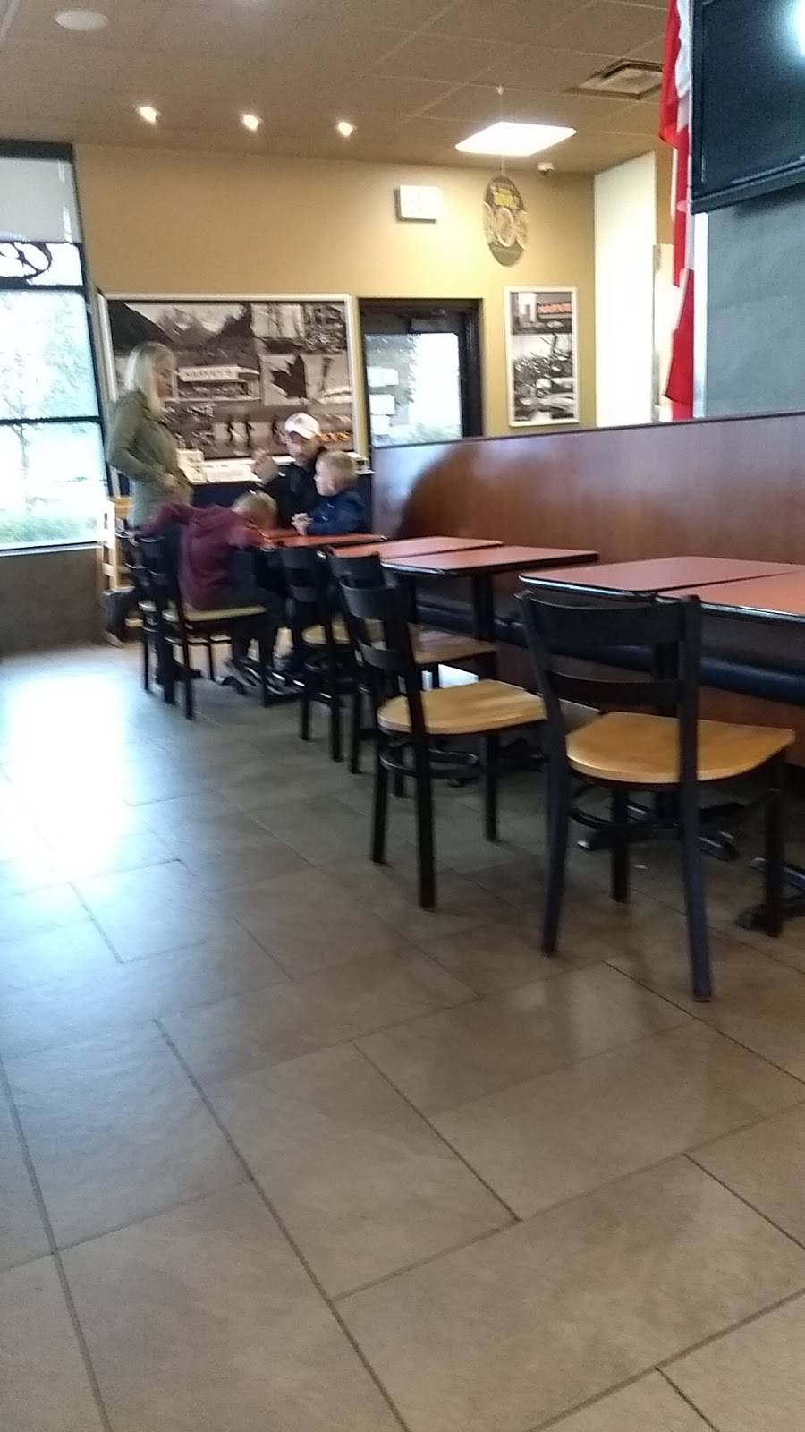 Harveys | restaurant | 349 Main St, Wasaga Beach, ON L9Z 0B6, Canada | 7054227170 OR +1 705-422-7170