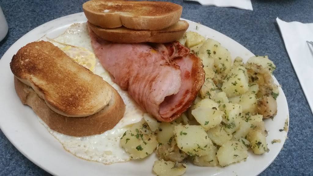 Liberty Lunch | restaurant | 732 Central Ave, Pawtucket, RI 02861, USA | 4017258396 OR +1 401-725-8396