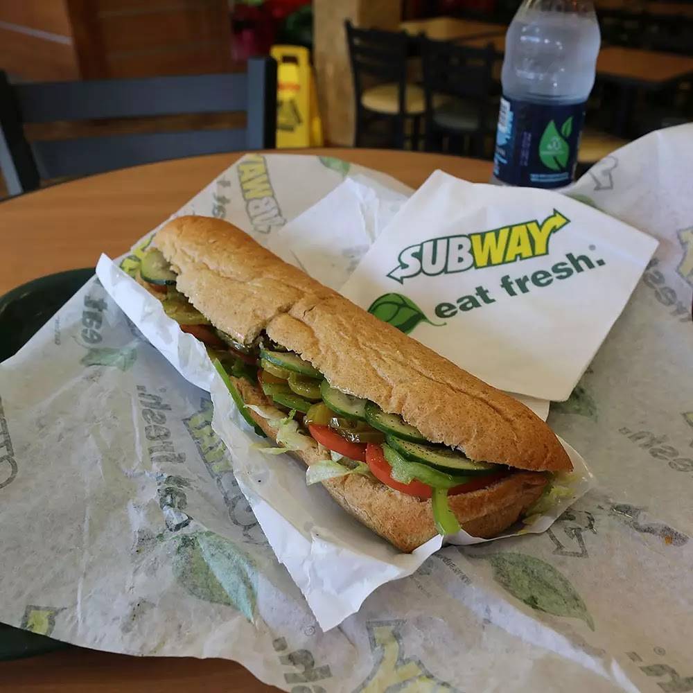 Subway | meal takeaway | 3320 W McGraw St, Seattle, WA 98199, USA | 2062856907 OR +1 206-285-6907