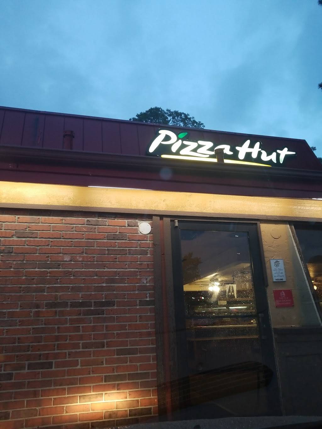 Pizza Hut | meal takeaway | 602 W Market St, Bolivar, TN 38008, USA | 7316584451 OR +1 731-658-4451