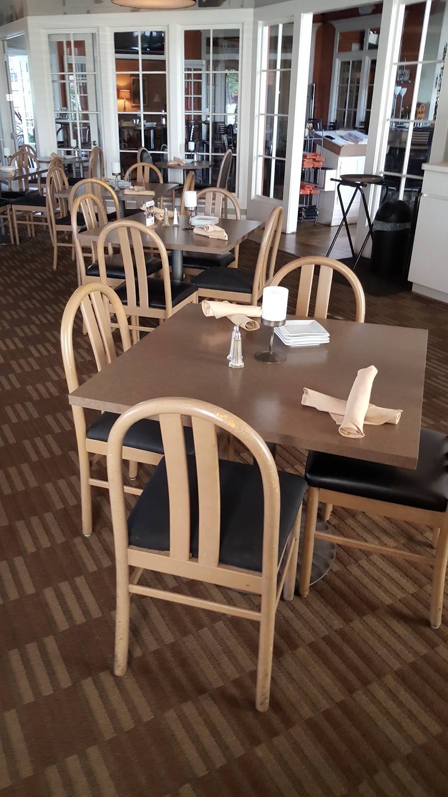 Harveys Central Grille | restaurant | 1340 W Towne Square Rd, Mequon, WI 53092, USA | 2622419589 OR +1 262-241-9589