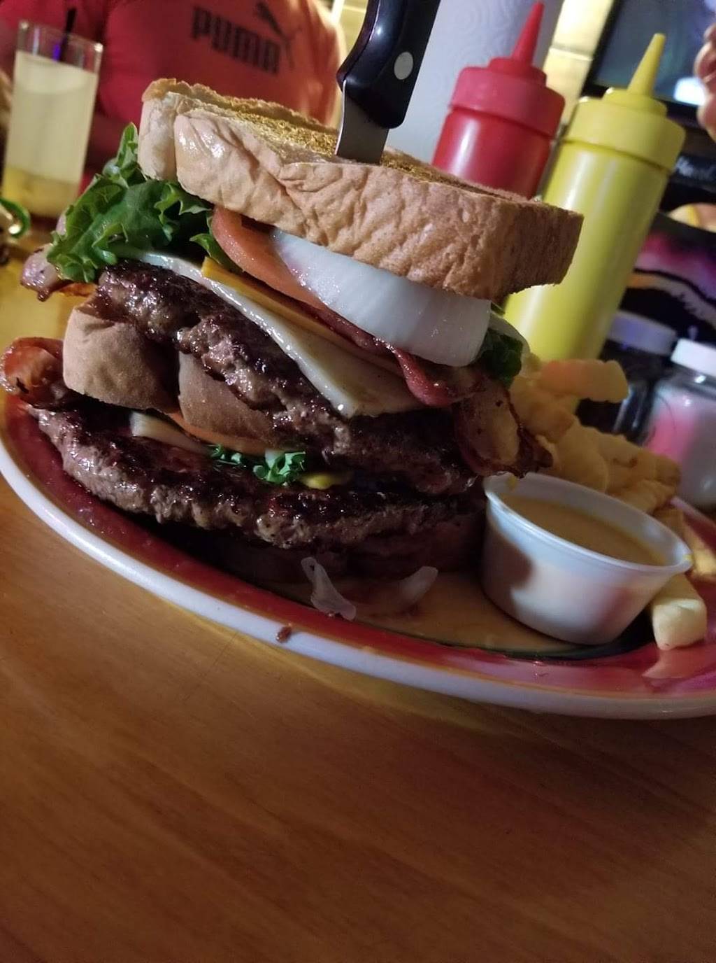 Fat Boys Saloon | restaurant | 108 Main St S, Hazleton, IA 50641, USA | 3196362909 OR +1 319-636-2909