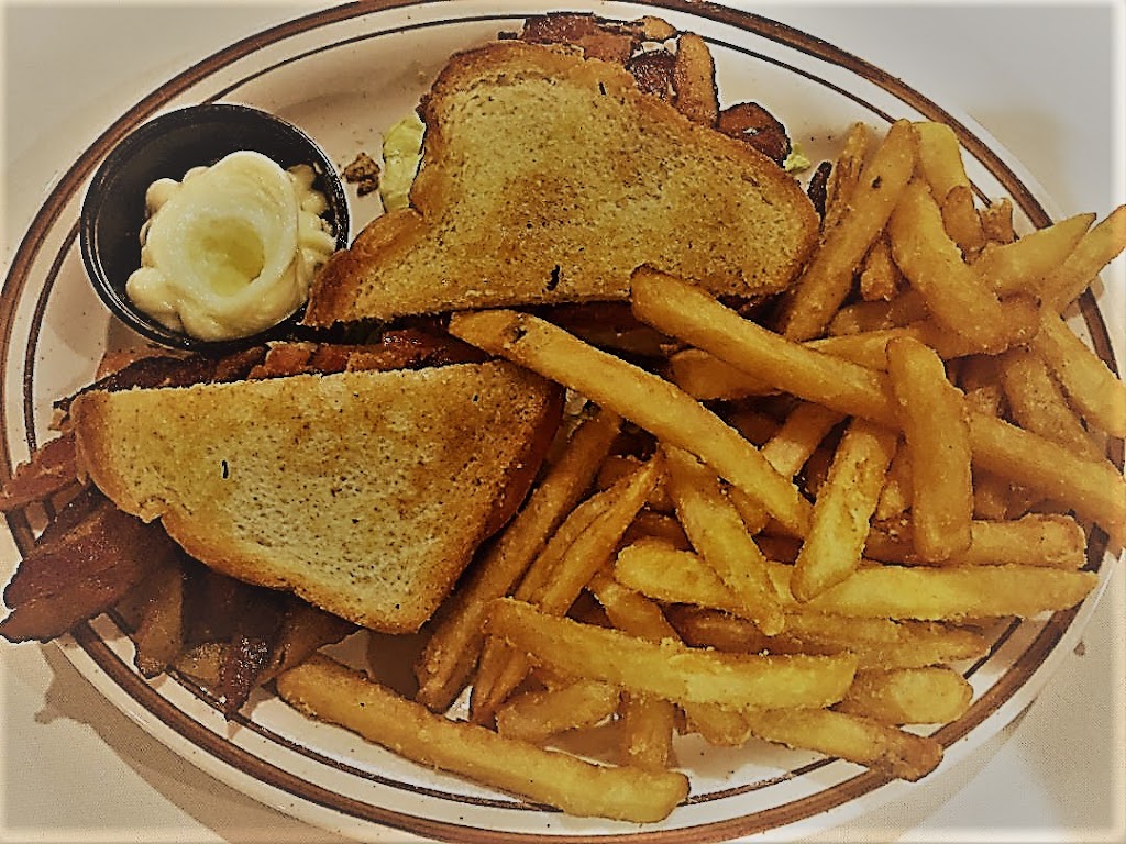 The Dugout Bar & Grill | restaurant | 217 S N Vine St, Monroe City, MO 63456, USA | 5737359774 OR +1 573-735-9774