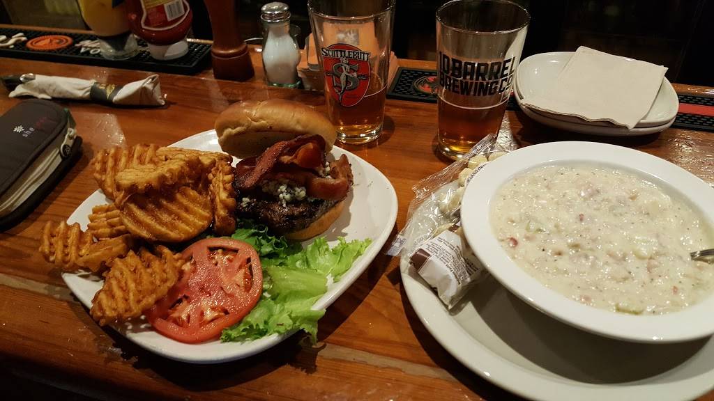 Flyers Restaurant and Brewery | restaurant | 32295 WA-20, Oak Harbor, WA 98277, USA | 3606755858 OR +1 360-675-5858