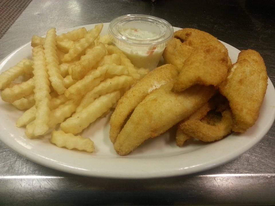 Bernies Pizzeria | restaurant | 1238 Lathrop Ave, Racine, WI 53405, USA | 2626190900 OR +1 262-619-0900