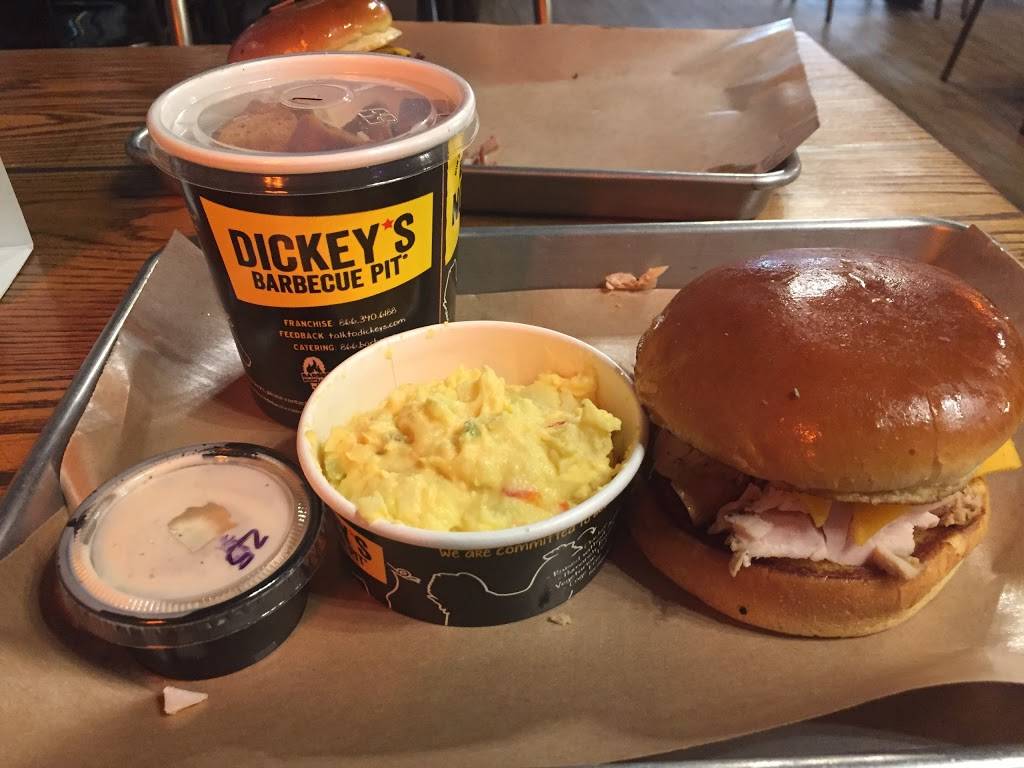 Dickeys Barbecue Pit | restaurant | 6681 Grand Ave, Gurnee, IL 60031, USA | 8475967290 OR +1 847-596-7290