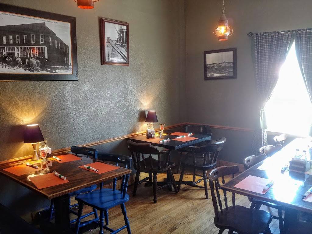 FLUME CREEK FAMILY GRILL | restaurant | 140 E Randolph St, Rosholt, WI 54473, USA | 7156777183 OR +1 715-677-7183