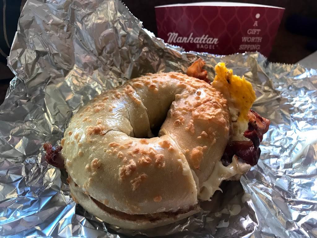 Manhattan Bagel | bakery | 125 S 18th St, Philadelphia, PA 19103, USA | 2155644340 OR +1 215-564-4340