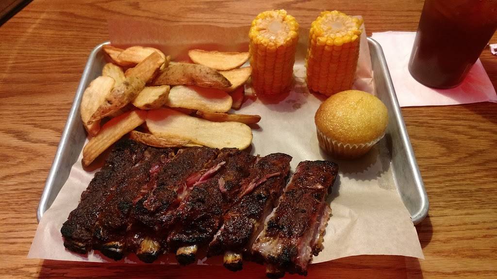 Famous Daves Bar-B-Que | restaurant | G3558 Miller Rd, Flint, MI 48507, USA | 8107204600 OR +1 810-720-4600