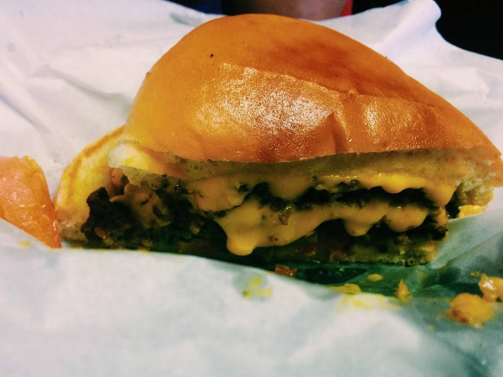 Chuco Burgers and Dogs | restaurant | 1201 Lafayette Dr, El Paso, TX 79907, USA | 9155988707 OR +1 915-598-8707